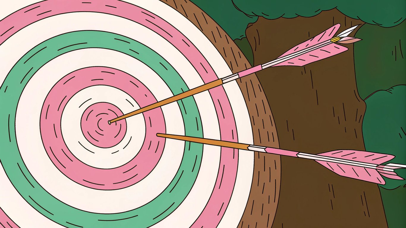 Bullseye target with arrows hitting the center, symbolizing accurate keyword targeting.